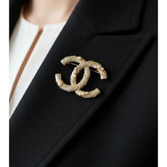 CHANEL Brushed Gold Twisted Crystal and Pearl Brooch 23A (CCXX009) - Picture 5 of 8